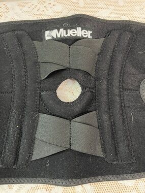 Mueller Black Neoprene Knee/Joint Support Brace